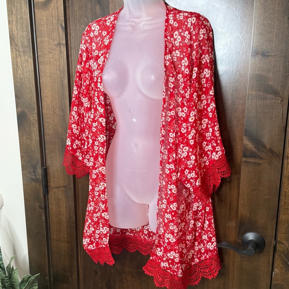 Maurices Ditsy Floral Crochet Trim Open Front Kimono red & white Floral Size L - Picture 2 of 9